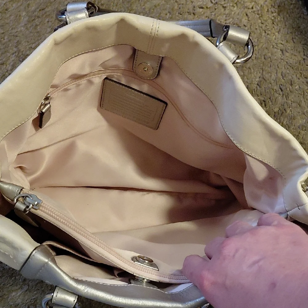 Coach Cream Tote with Structured Design and Silver Hardware - Picture 8 of 12